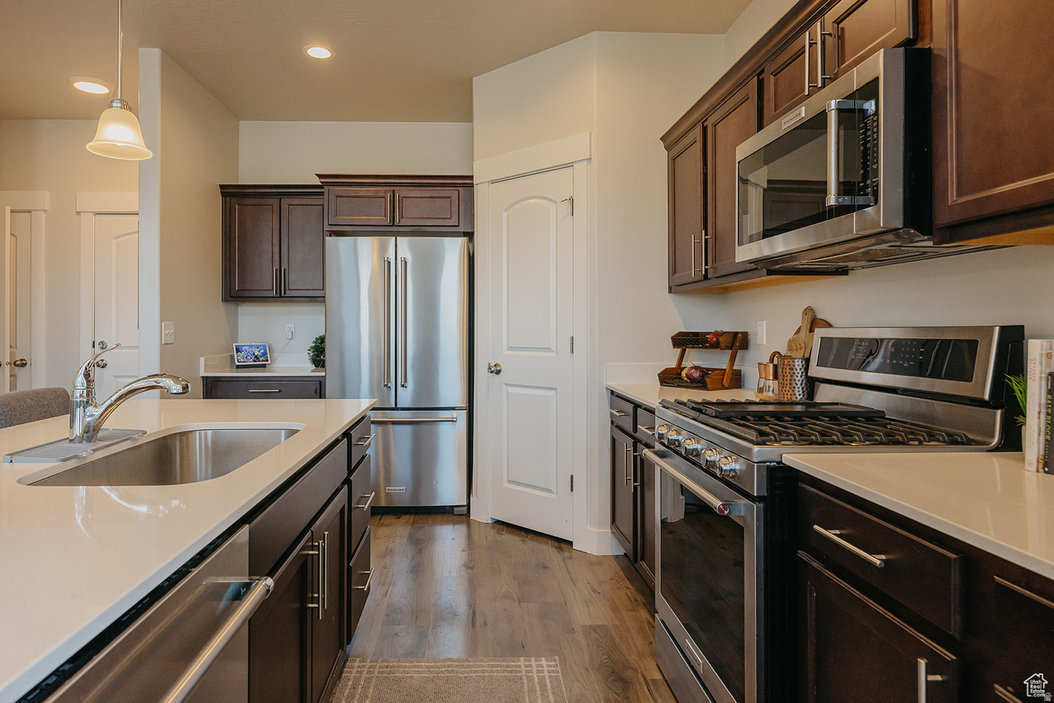 MOUNTAIN RIDGE - Residential