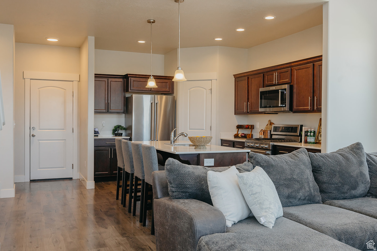 MOUNTAIN RIDGE - Residential