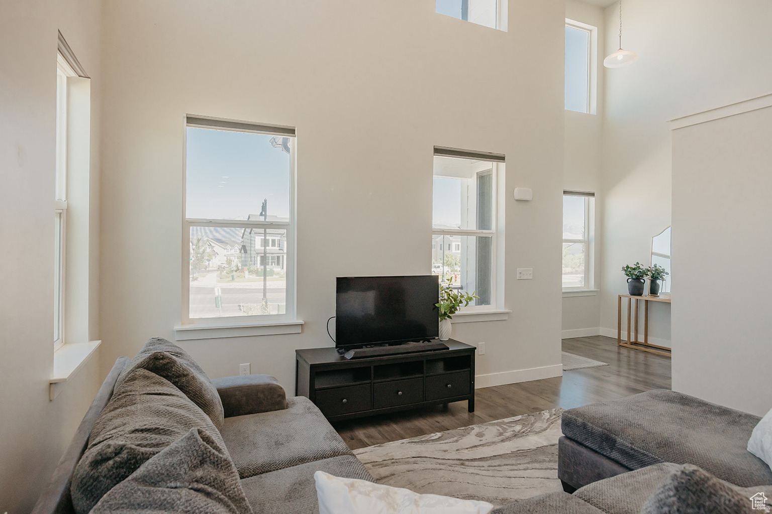 MOUNTAIN RIDGE - Residential