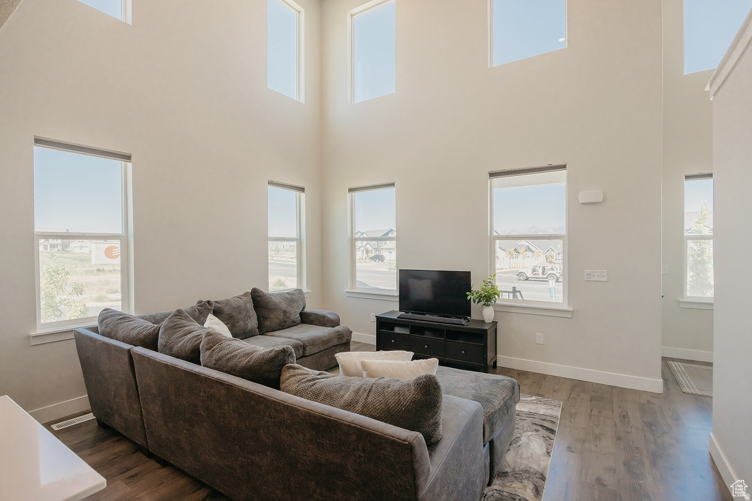 MOUNTAIN RIDGE - Residential