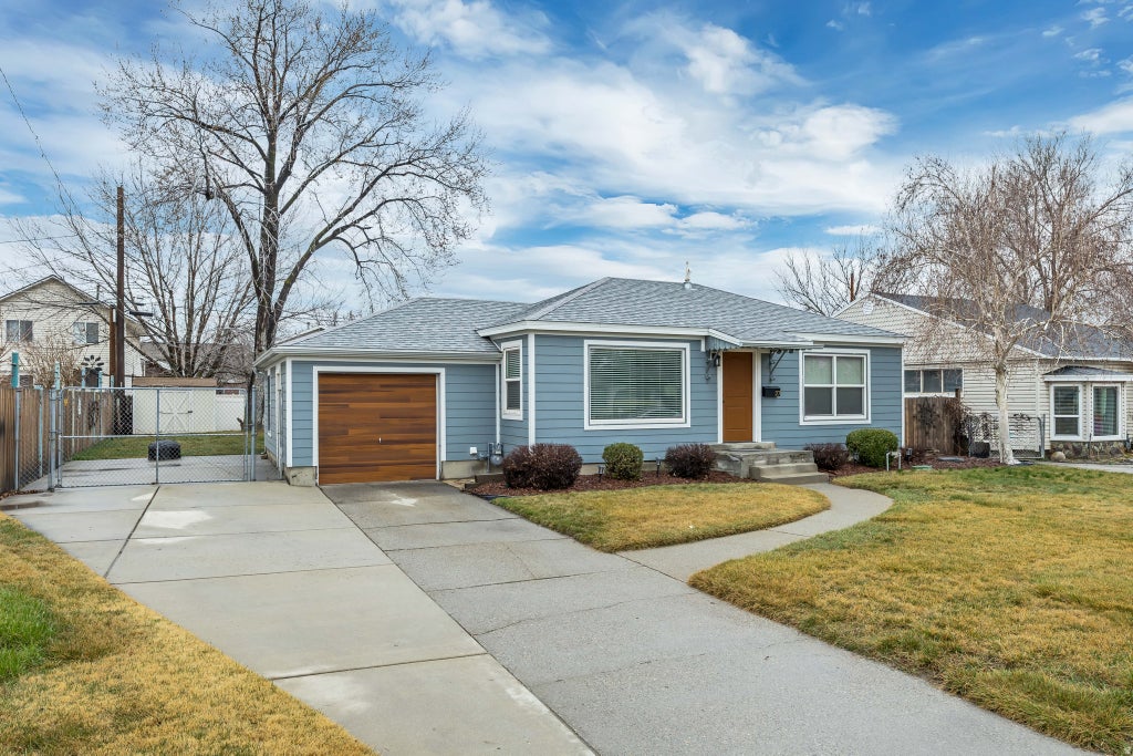 Photo of 27 W VALLEY DR, Murray, UT 84107 (MLS # 2163440)