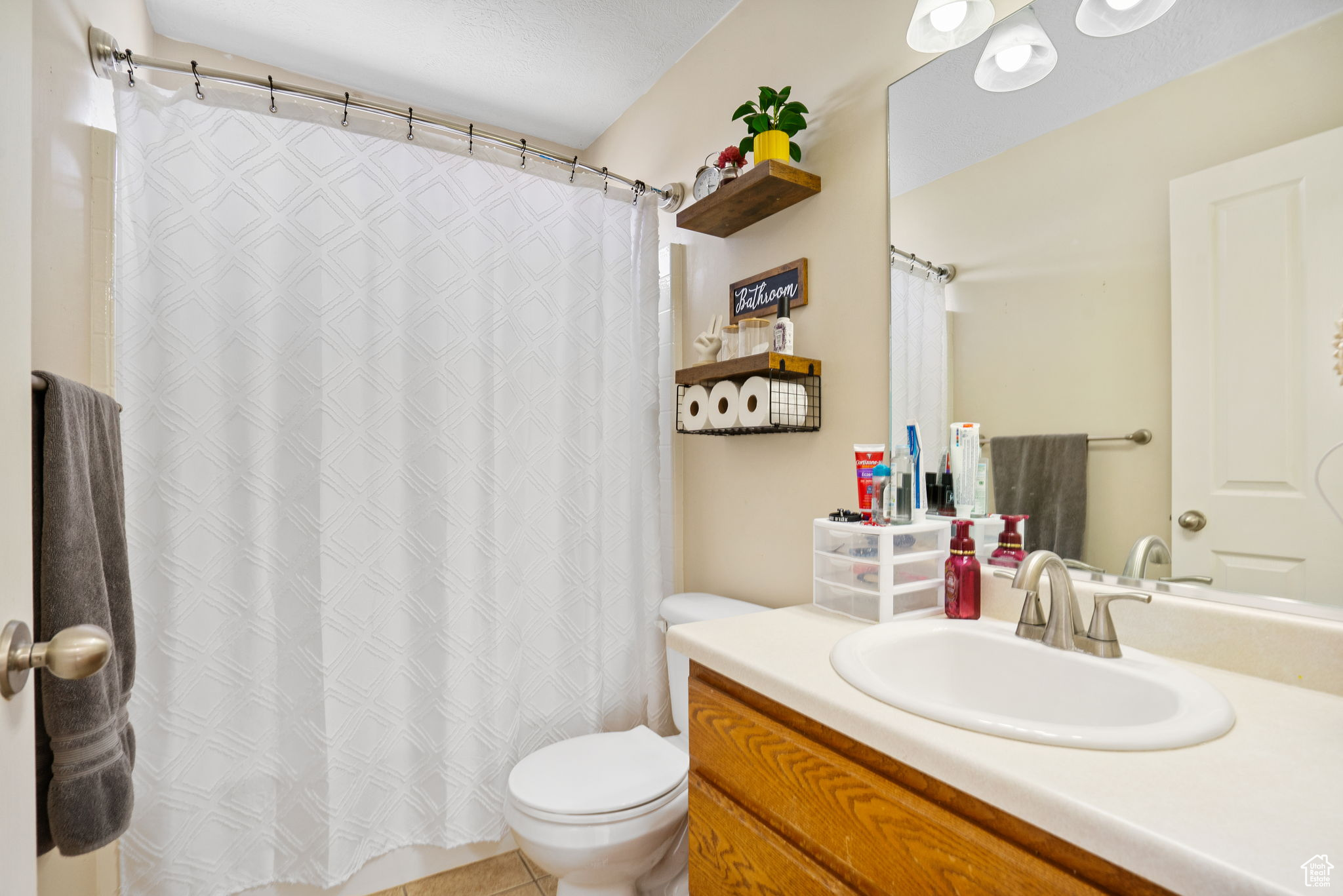 Eagle Mountain, Utah 84005, United States, 5 Bedrooms Bedrooms, ,3 BathroomsBathrooms,Residential,Active,105344