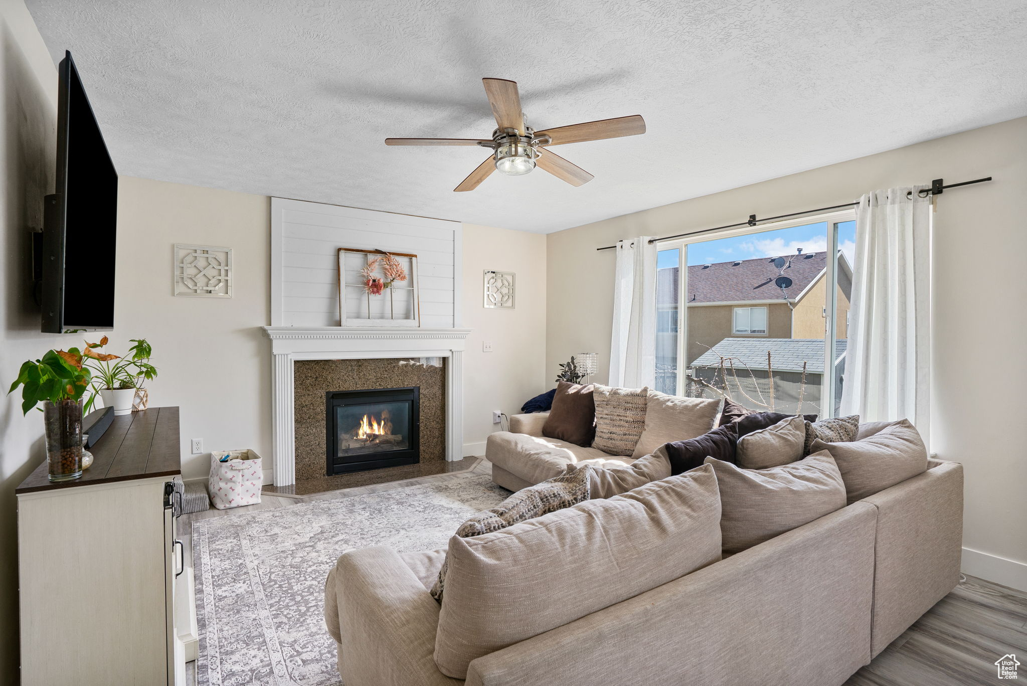 Eagle Mountain, Utah 84005, United States, 5 Bedrooms Bedrooms, ,3 BathroomsBathrooms,Residential,Active,105344