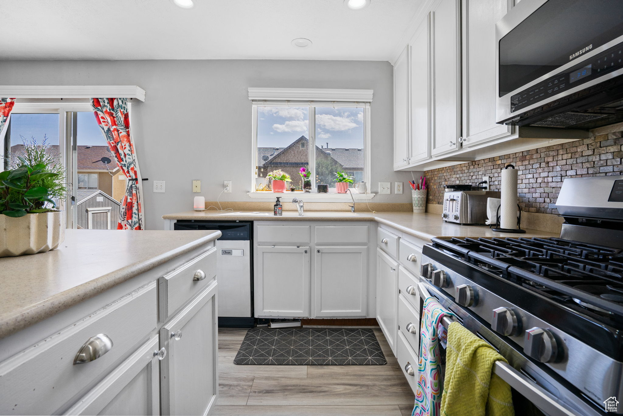 Eagle Mountain, Utah 84005, United States, 5 Bedrooms Bedrooms, ,3 BathroomsBathrooms,Residential,Active,105344