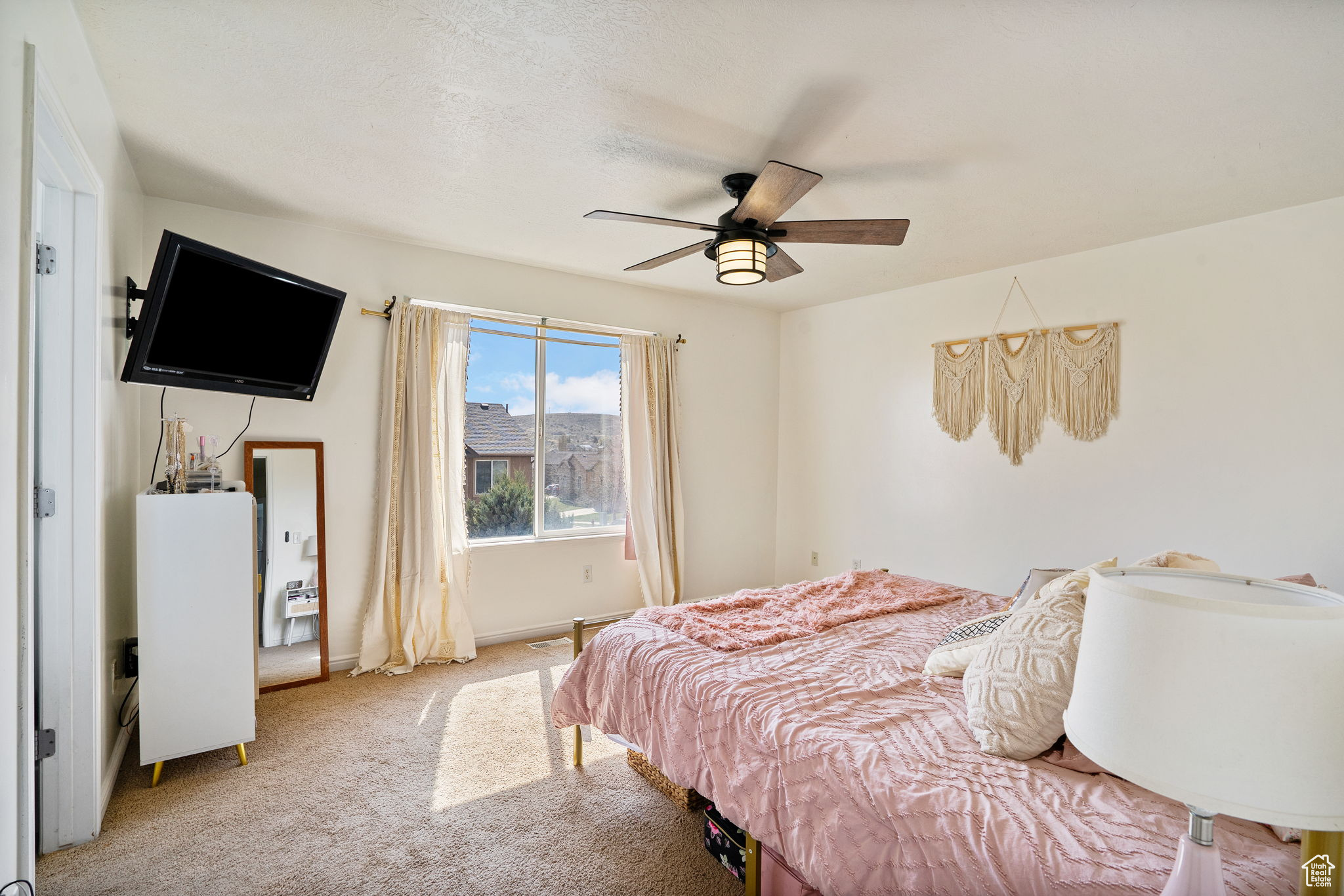 Eagle Mountain, Utah 84005, United States, 5 Bedrooms Bedrooms, ,3 BathroomsBathrooms,Residential,Active,105344