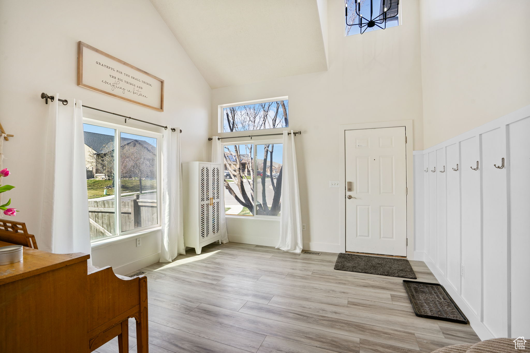 Eagle Mountain, Utah 84005, United States, 5 Bedrooms Bedrooms, ,3 BathroomsBathrooms,Residential,Active,105344