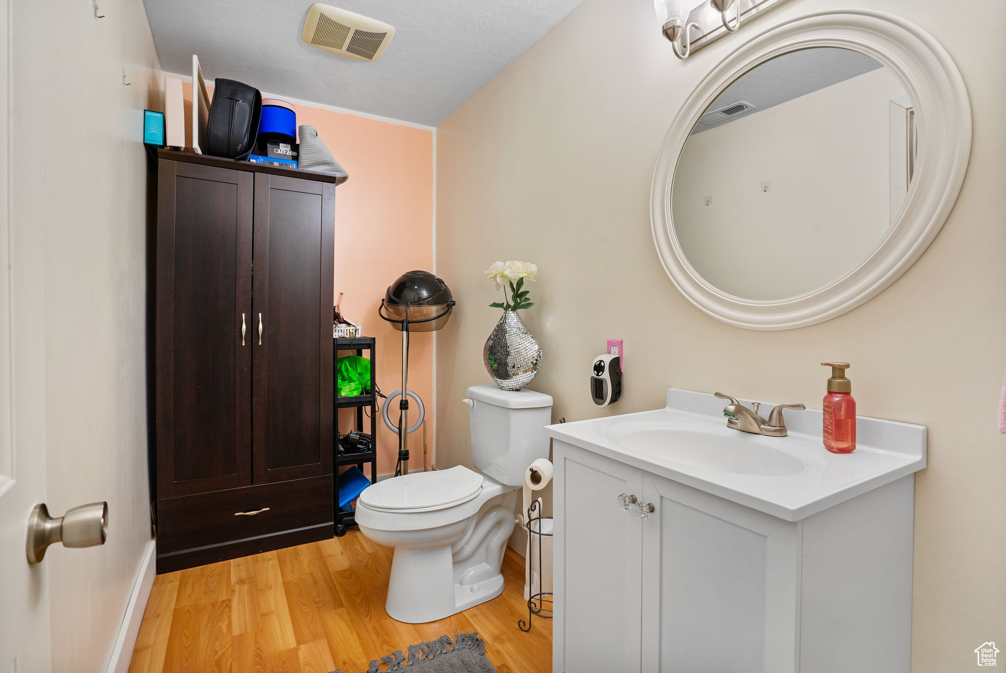 Eagle Mountain, Utah 84005, United States, 5 Bedrooms Bedrooms, ,3 BathroomsBathrooms,Residential,Active,105344