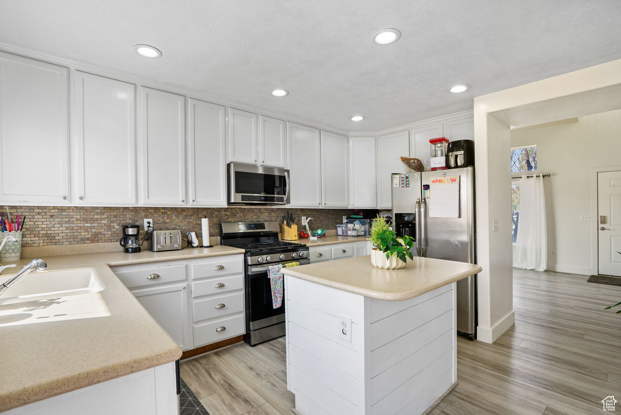 Eagle Mountain, Utah 84005, United States, 5 Bedrooms Bedrooms, ,3 BathroomsBathrooms,Residential,Active,105344