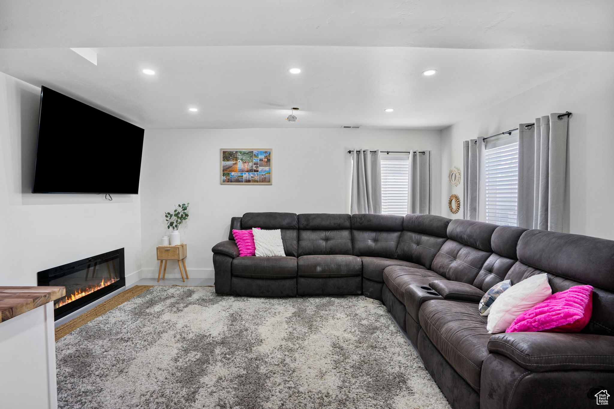 Eagle Mountain, Utah 84005, United States, 5 Bedrooms Bedrooms, ,3 BathroomsBathrooms,Residential,Active,105344