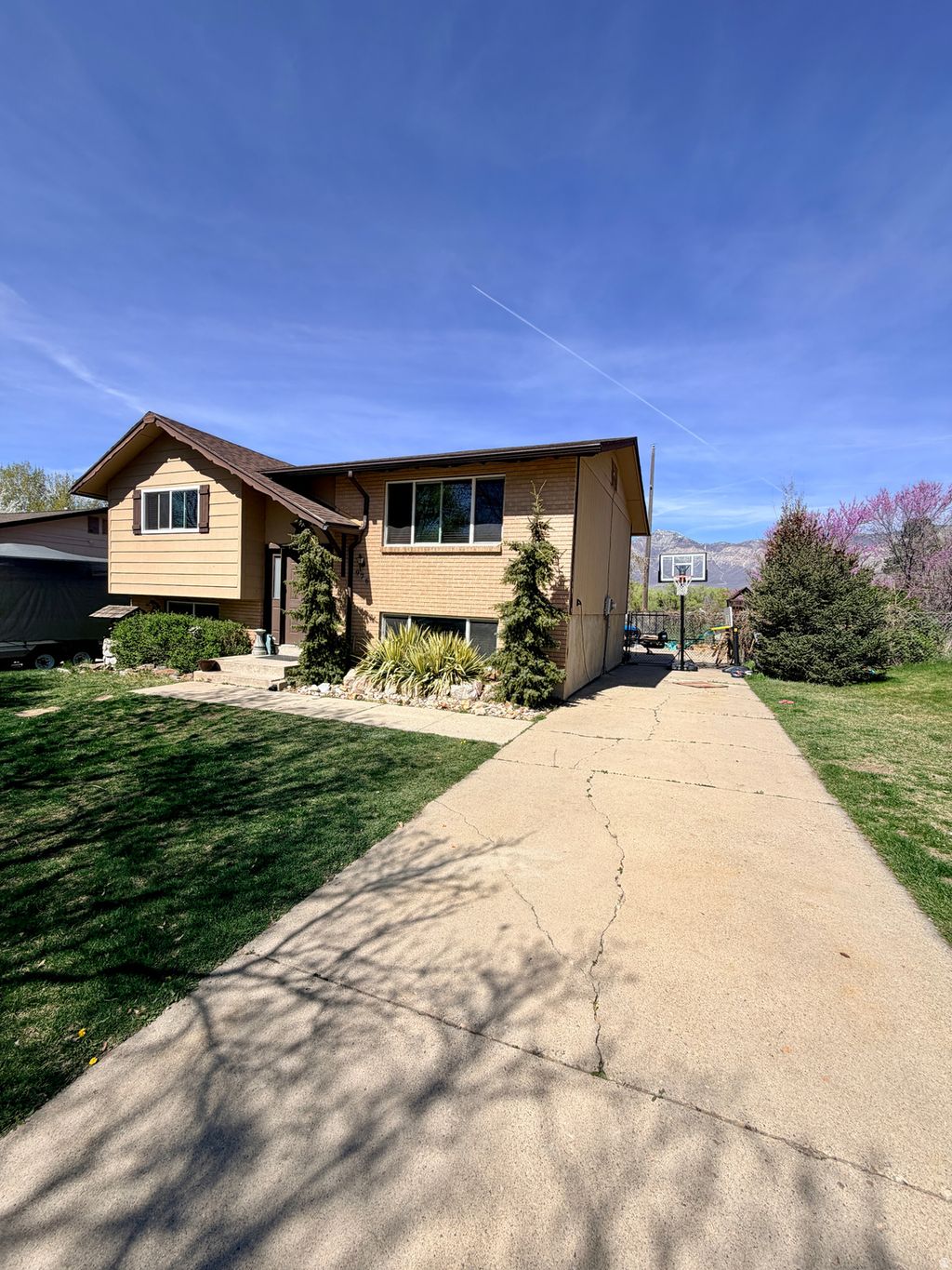 Photo of 976 E 500 N, Roy, UT 84067 (MLS # 2146664)