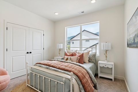 Tiny photo for 1313 E LARKSPUR WAY, Layton, UT 84040 (MLS # 2121970)