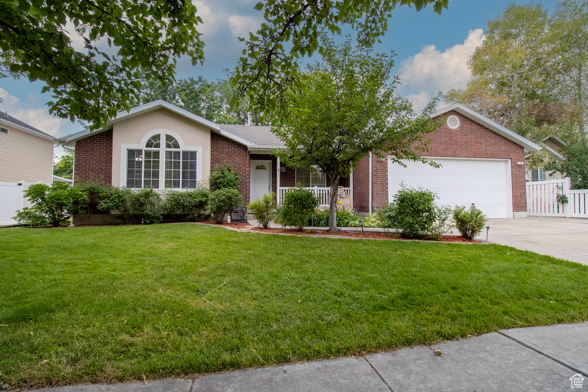 ANGEL CROSSING - Residential