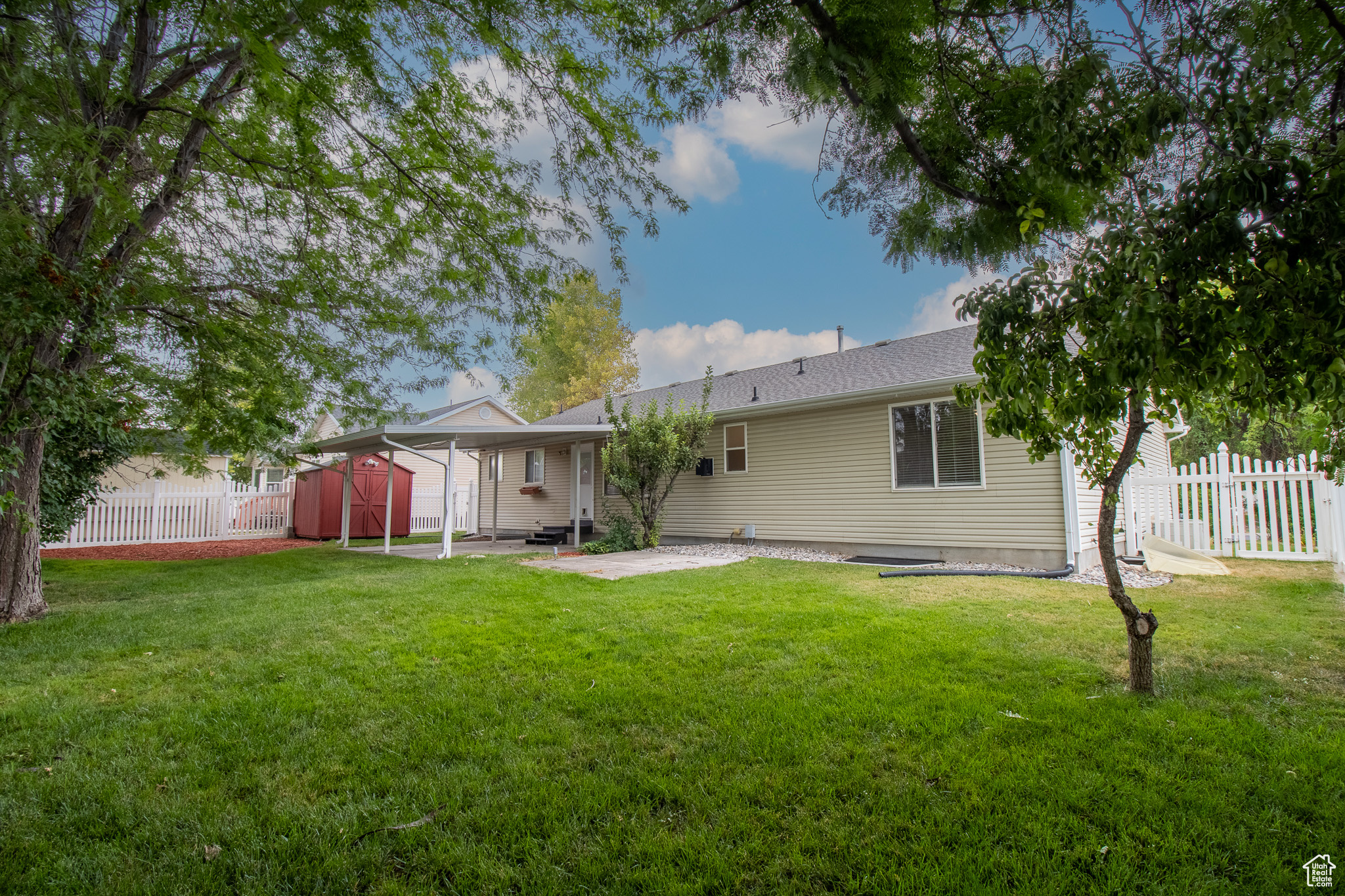 ANGEL CROSSING - Residential