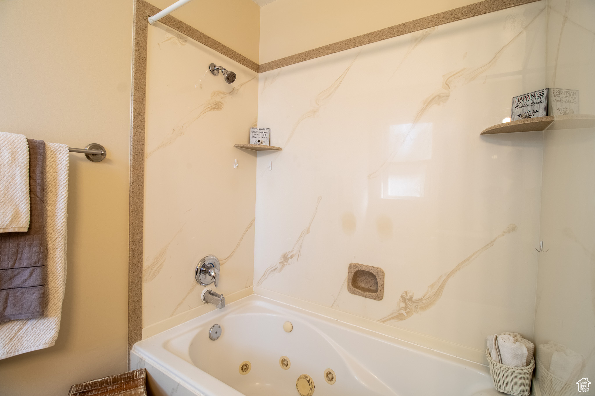 ANGEL CROSSING - Residential