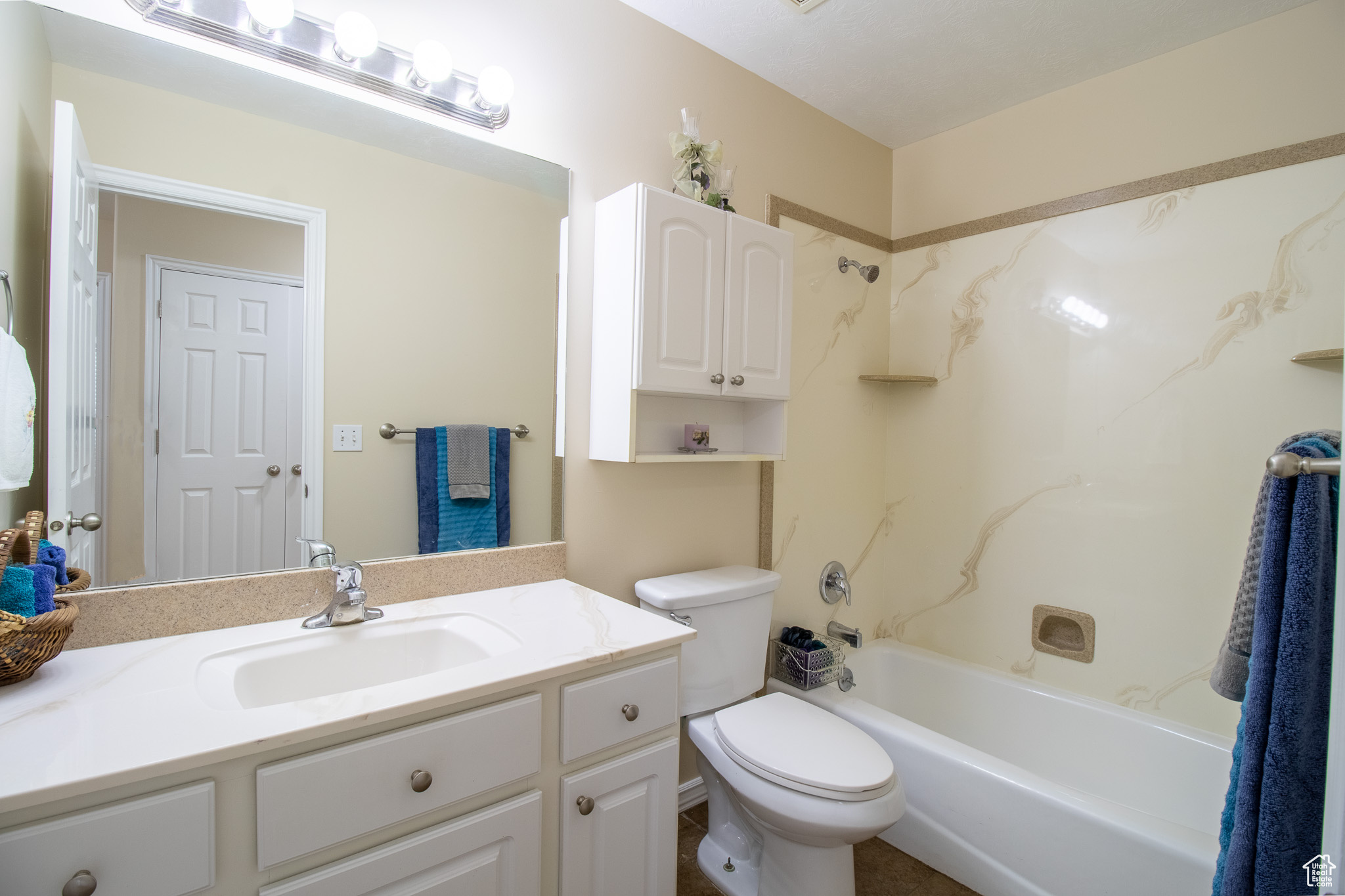 ANGEL CROSSING - Residential