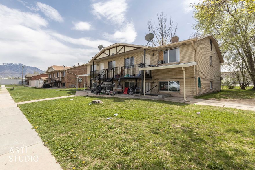Adding to your portfolio has never been easier. This building has fantastic potential alongside its neighbor, 1215 W. 4700 S. If you're considering an owner-occupied beginner portfolio, this would apply as well!