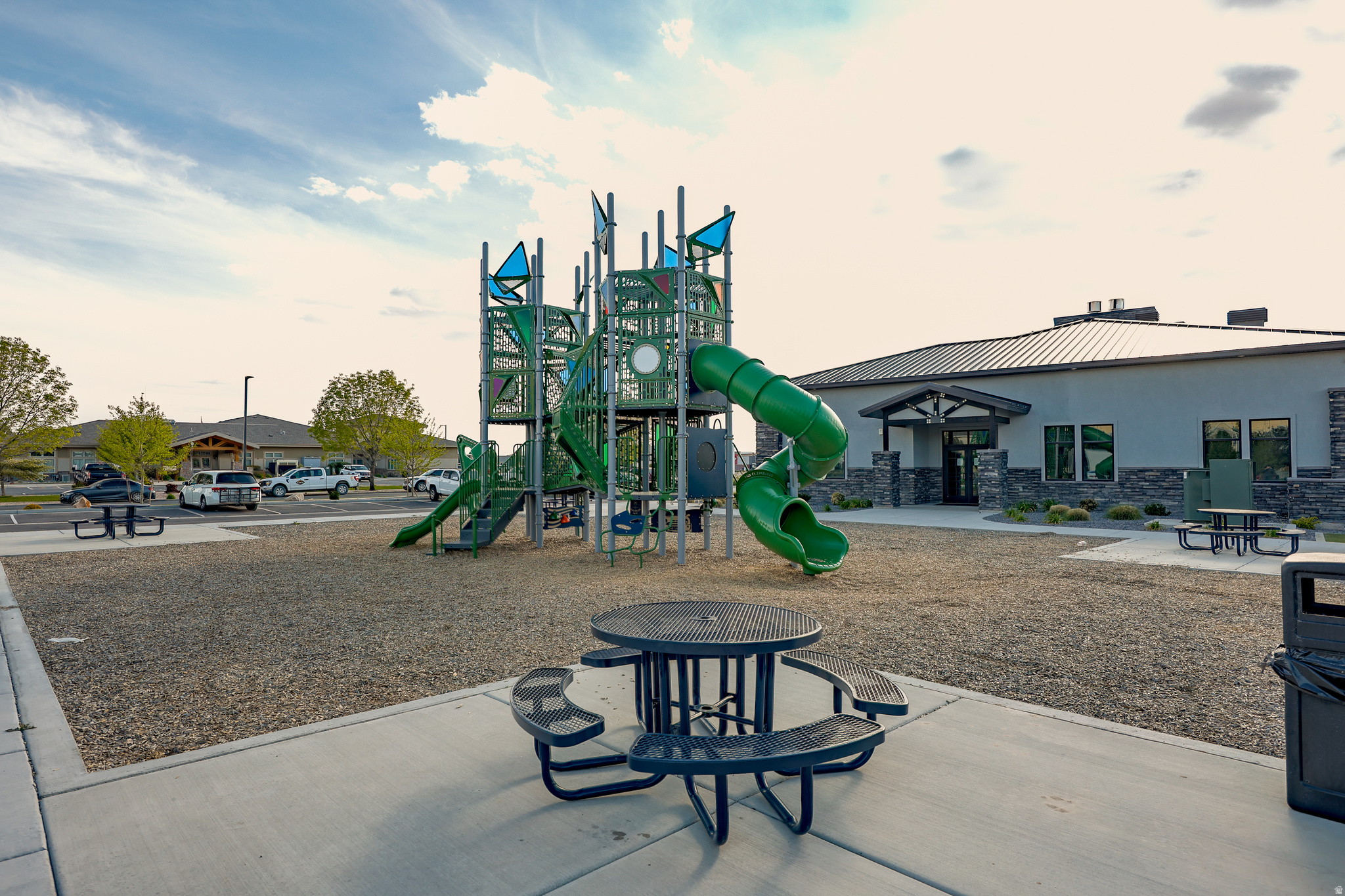 COLONIAL PARK - Residential