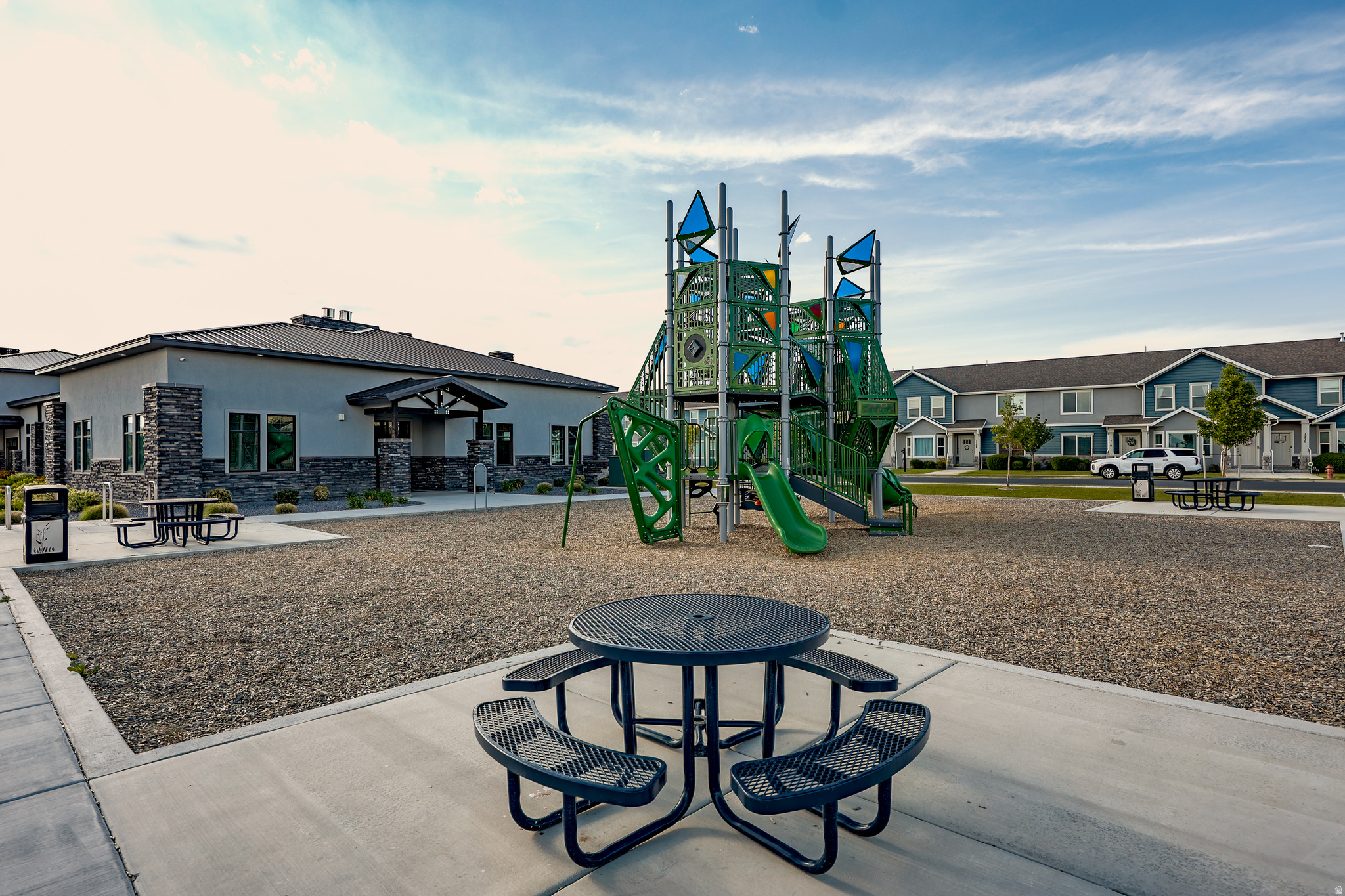 COLONIAL PARK - Residential