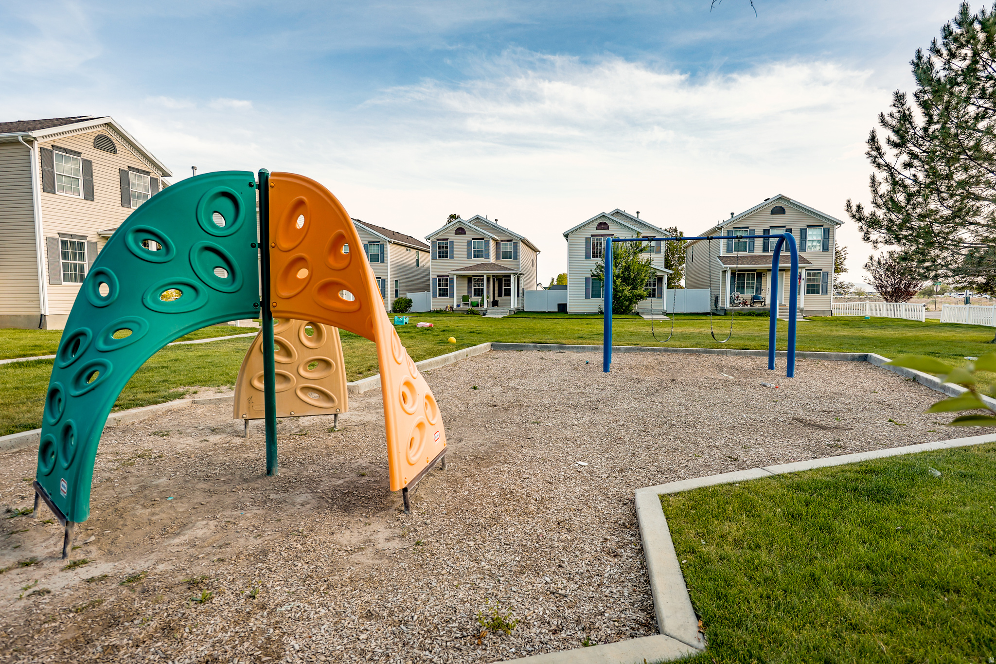 COLONIAL PARK - Residential