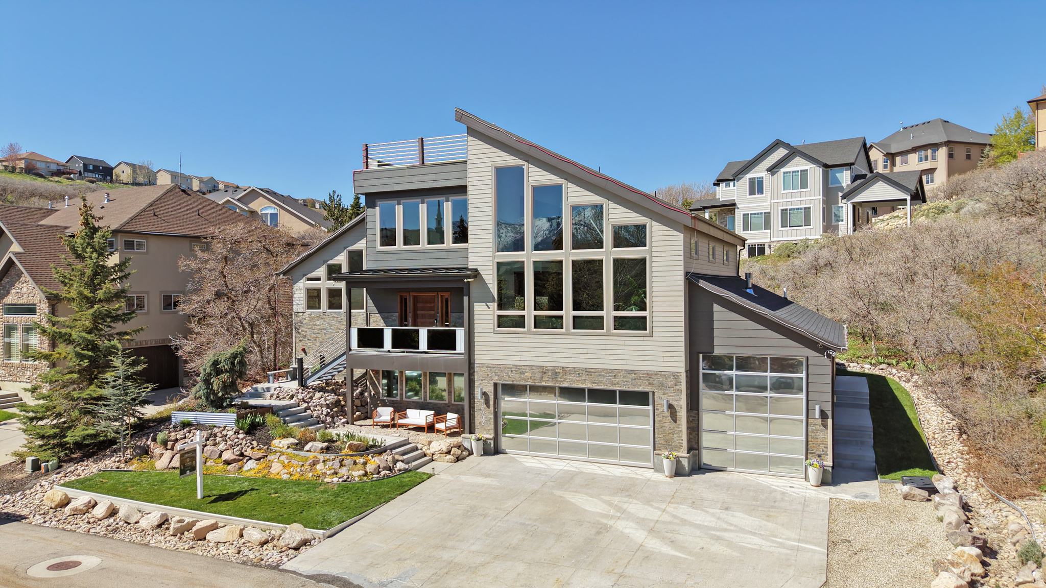 SUNCREST-THE POINTE - Residential