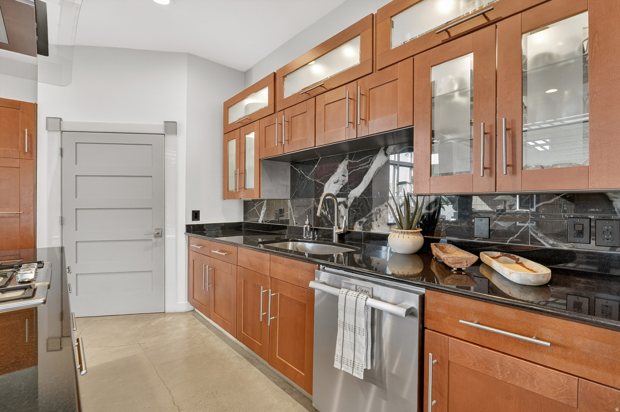 SUNCREST-THE POINTE - Residential