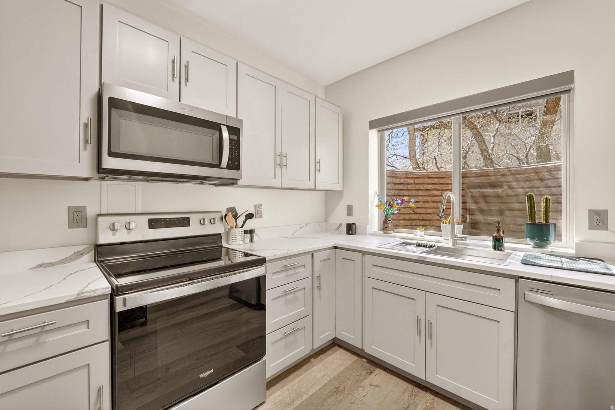 SUNCREST-THE POINTE - Residential