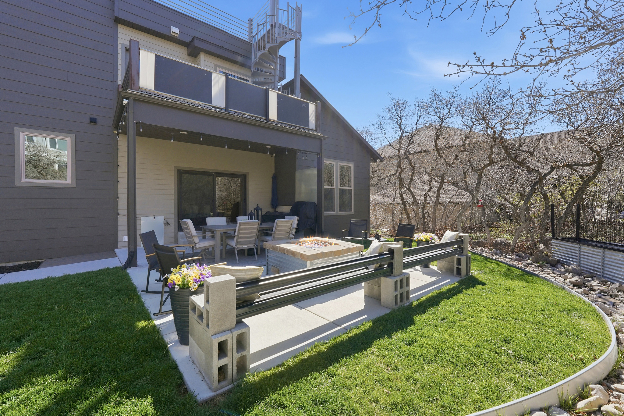SUNCREST-THE POINTE - Residential