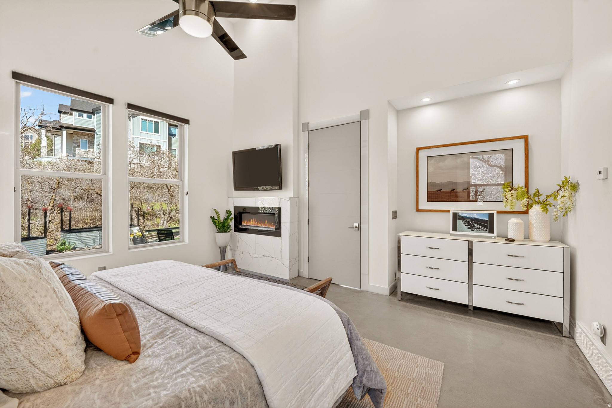 SUNCREST-THE POINTE - Residential