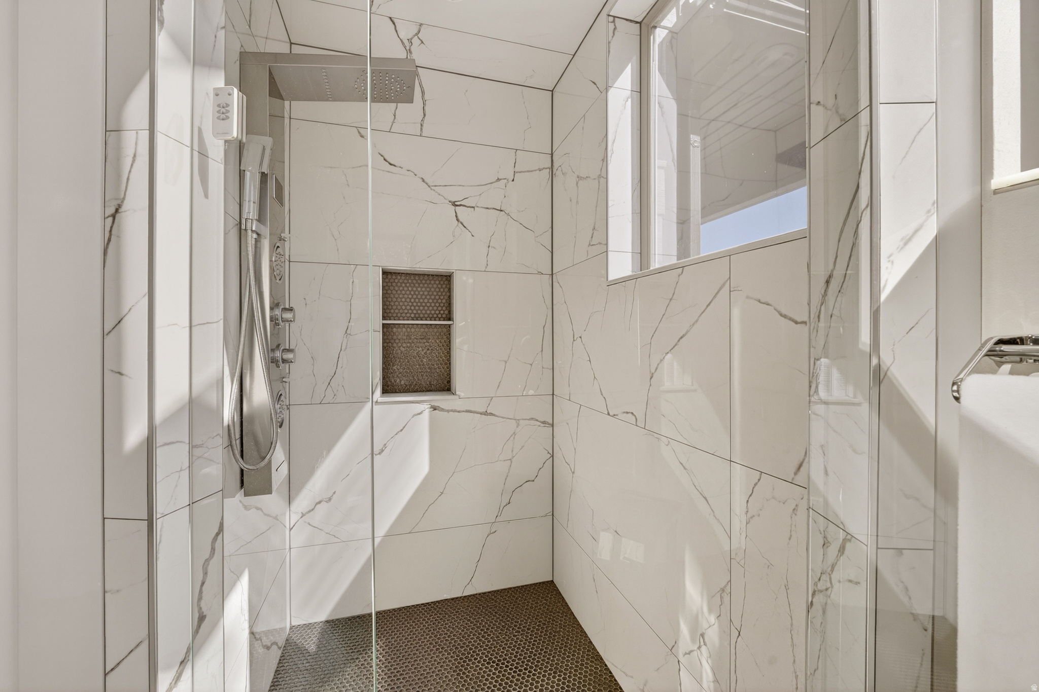 SUNCREST-THE POINTE - Residential
