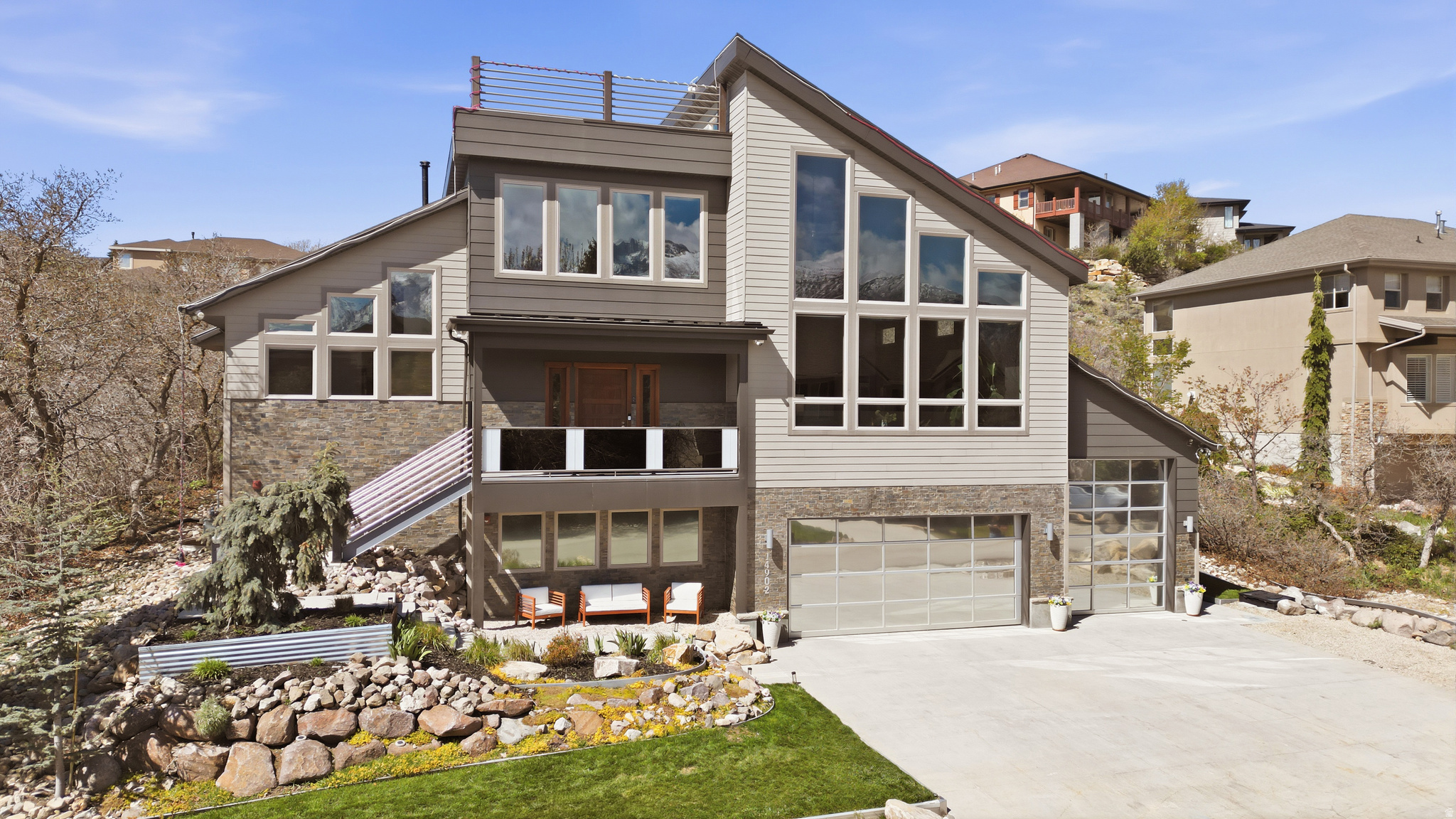 SUNCREST-THE POINTE - Residential
