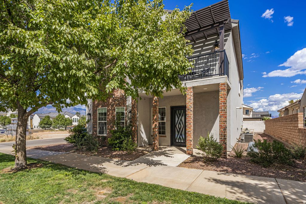 Photo of 4228 W HAMPSHIRE RD, Hurricane, UT 84737 (MLS # 2145696)