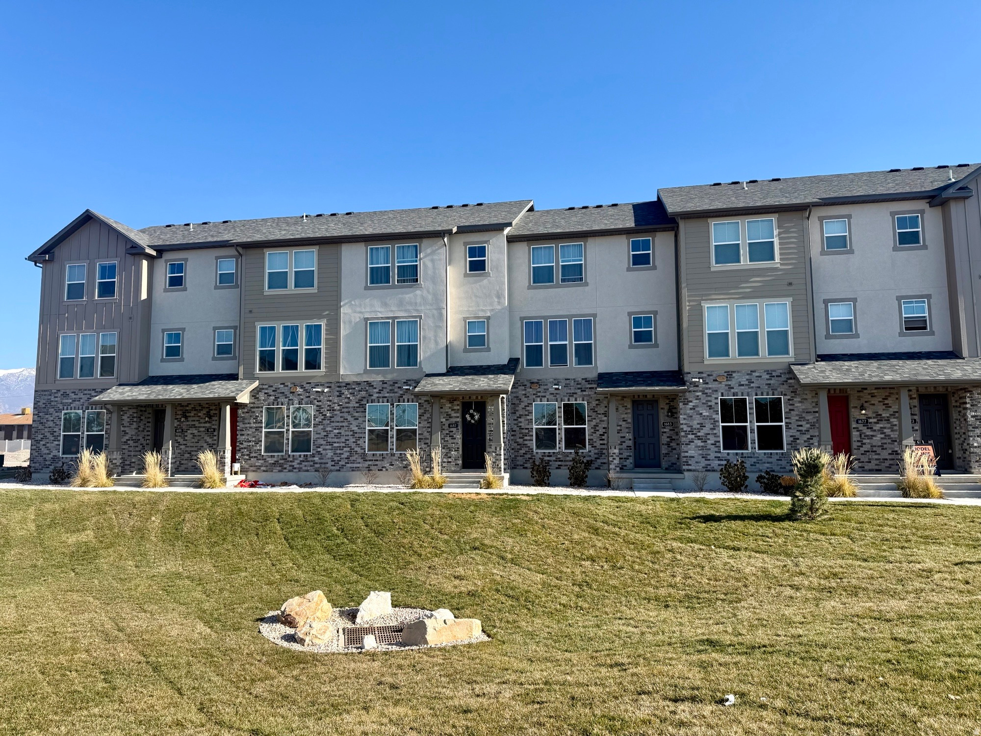 TOWNS ON MAIN - Residential