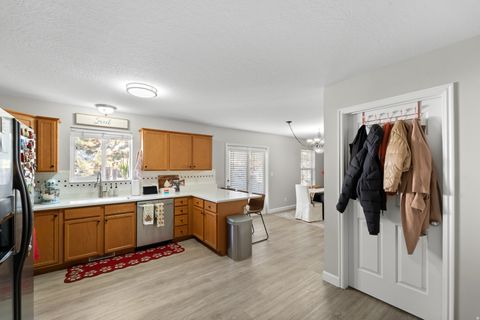 Tiny photo for 1485 E NAVAJO DR S, Pleasant Grove, UT 84062 (MLS # 2127421)