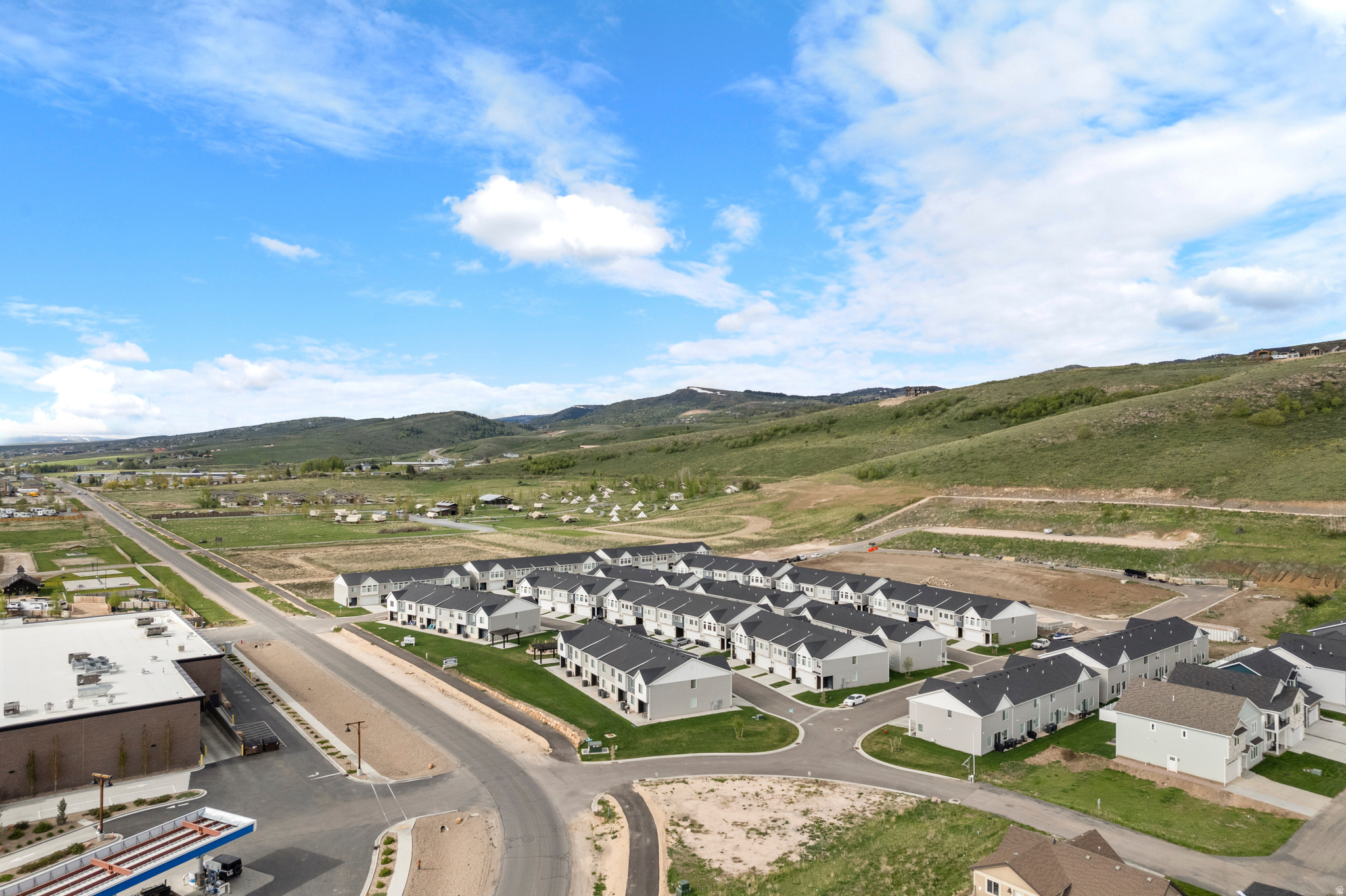 PARADISE PARKWAY - Land