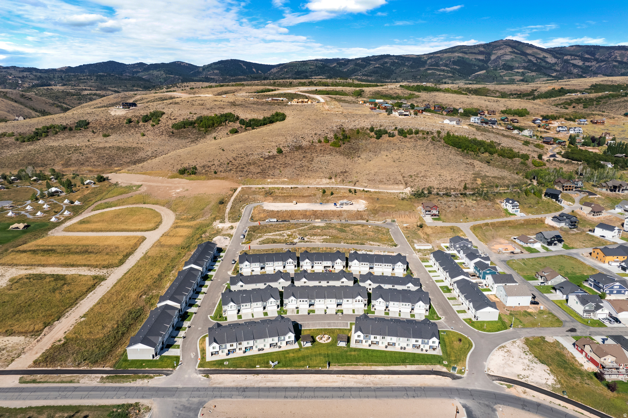 PARADISE PARKWAY - Land