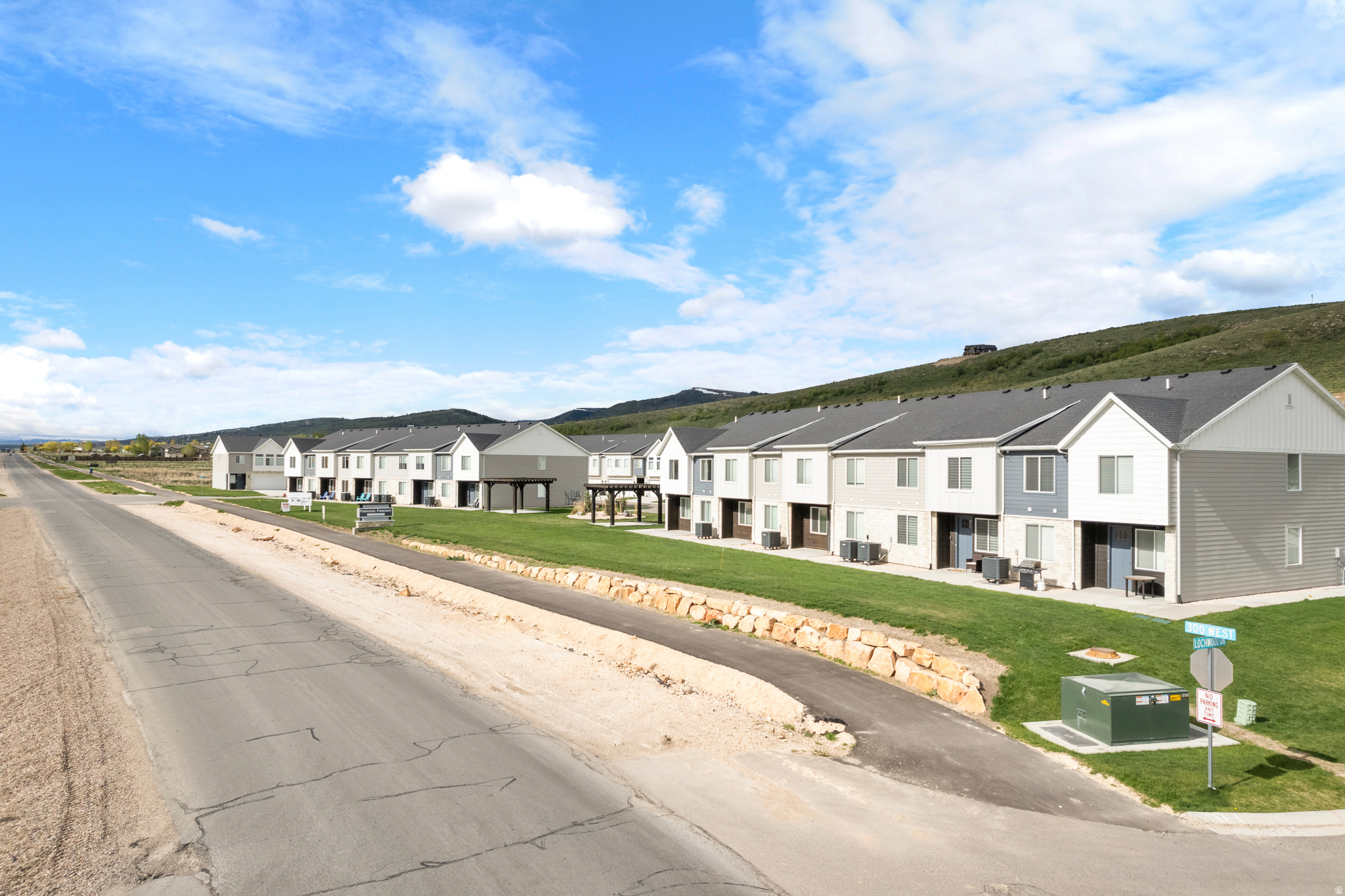 PARADISE PARKWAY - Land