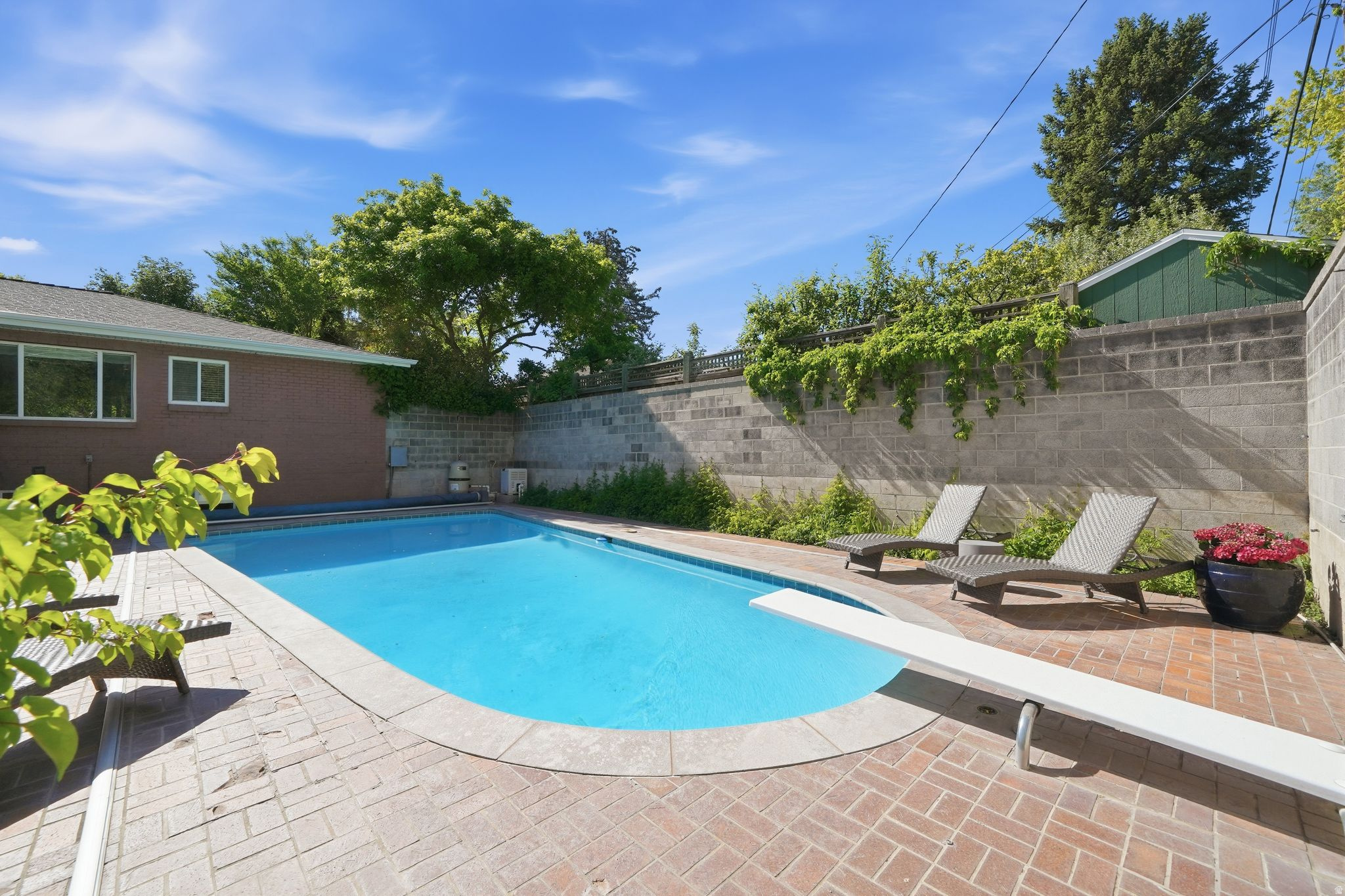 EL VERDA GARDENS - Residential