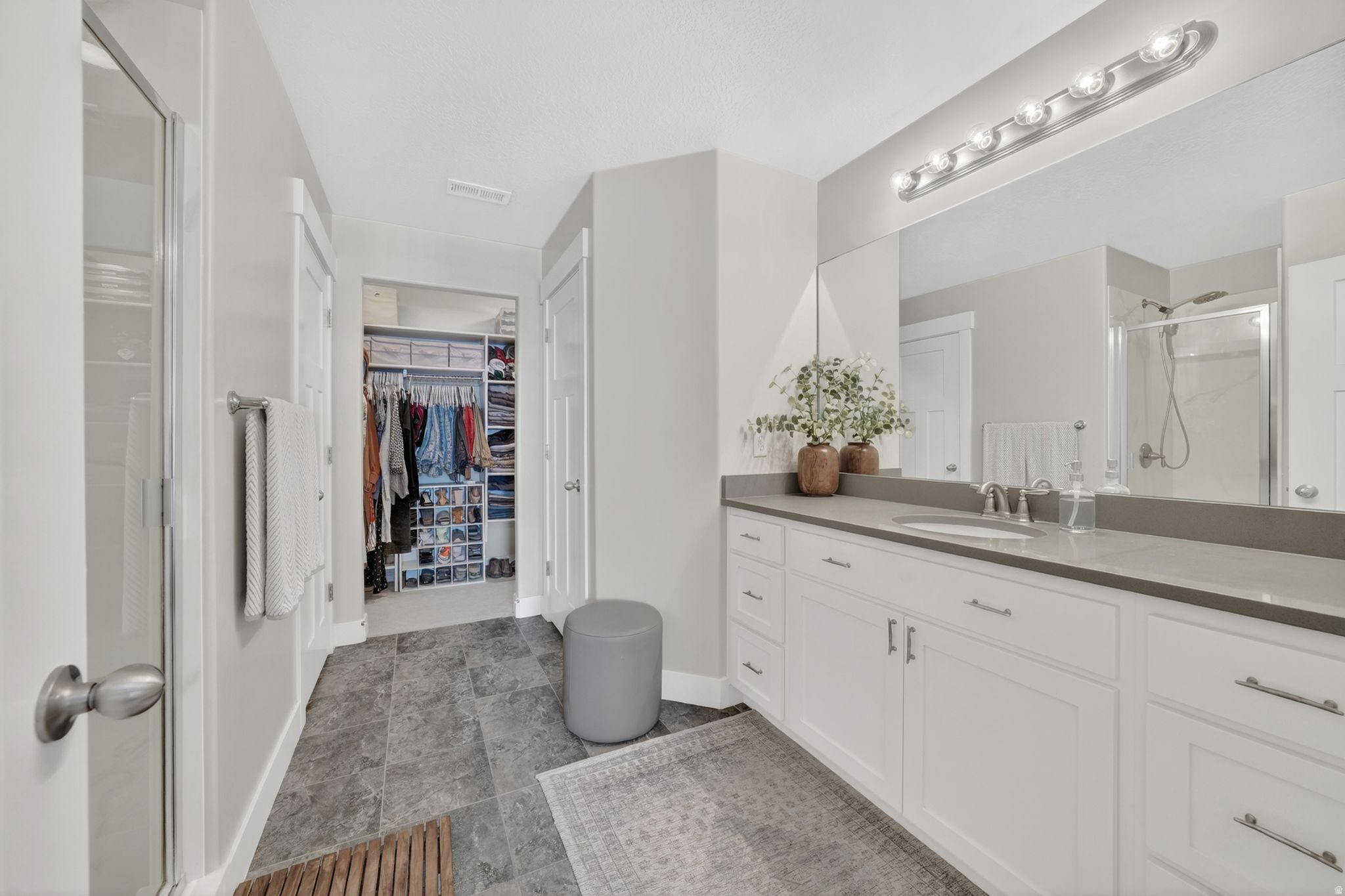 SHADOW RUN - Residential