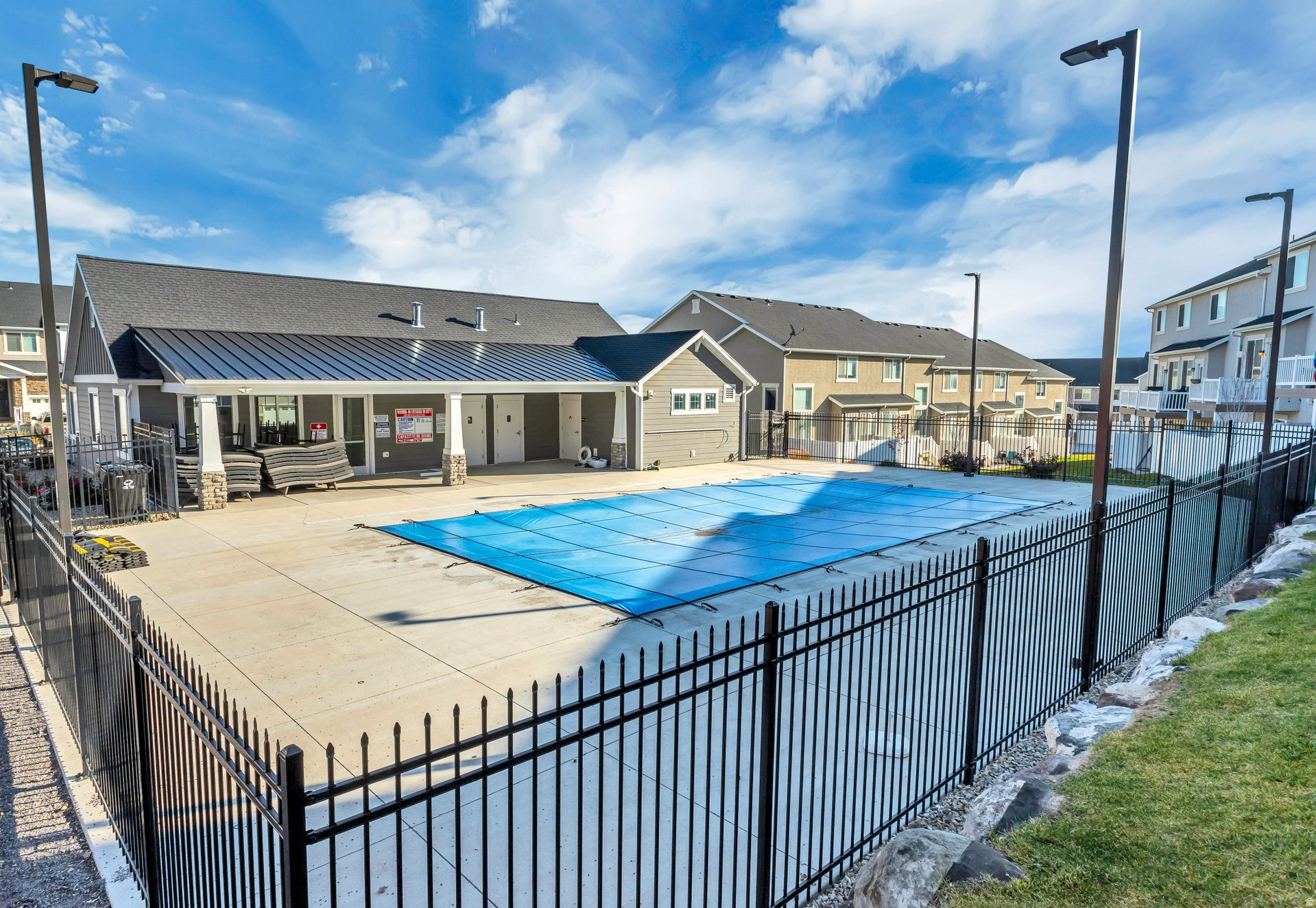 SHADOW RUN - Residential