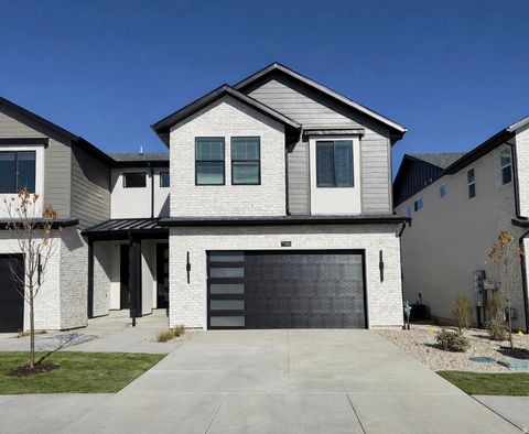 285 E VAUGHN LN 13 Midvale UT 84047