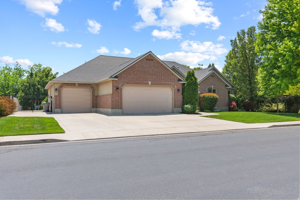 Photo of 807 W 2240 N, Pleasant Grove, UT 84062 (MLS # 2167715)