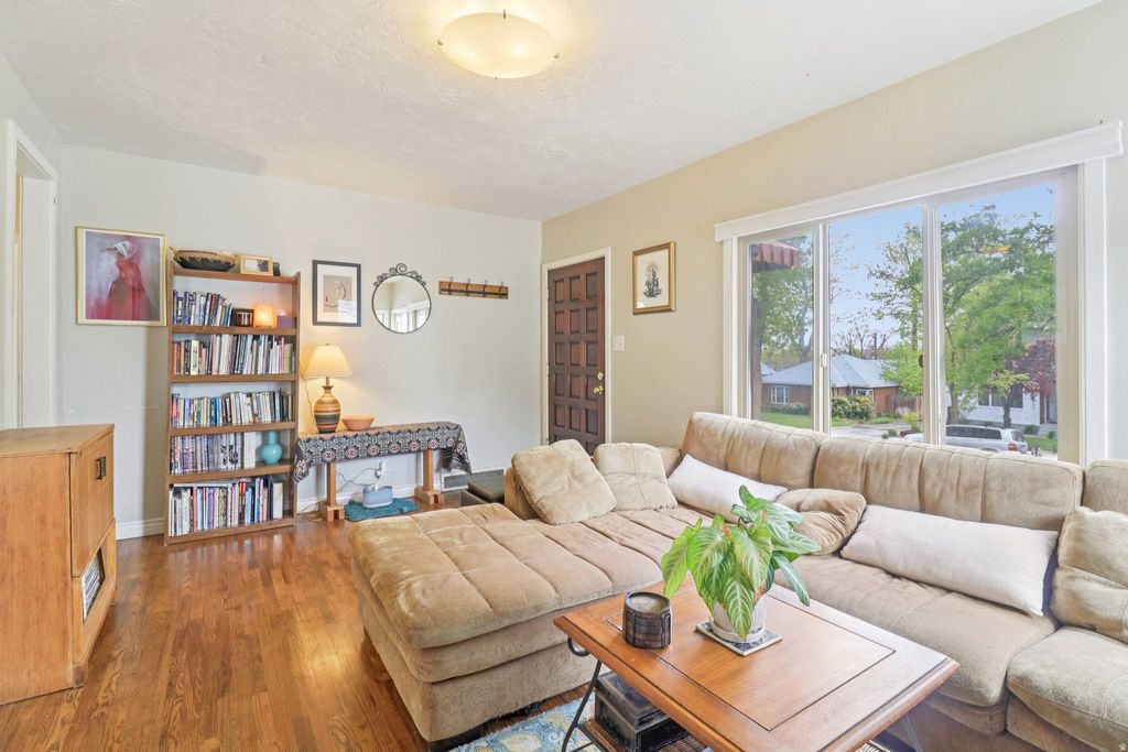 Photo of 2525 S 1800 E, Salt Lake City, UT 84106 (MLS # 2151527)