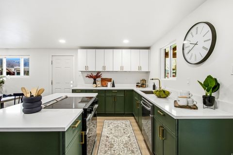 Photo of 1358 E MAPLEWOOD DR, Murray, UT 84121 (MLS # 2127566)