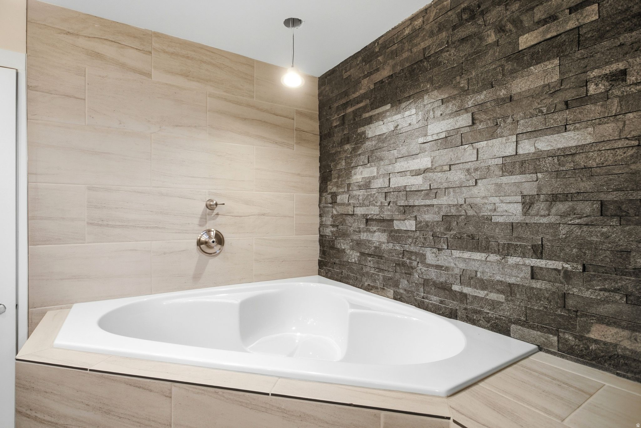 DRIFTWOOD EST - Residential