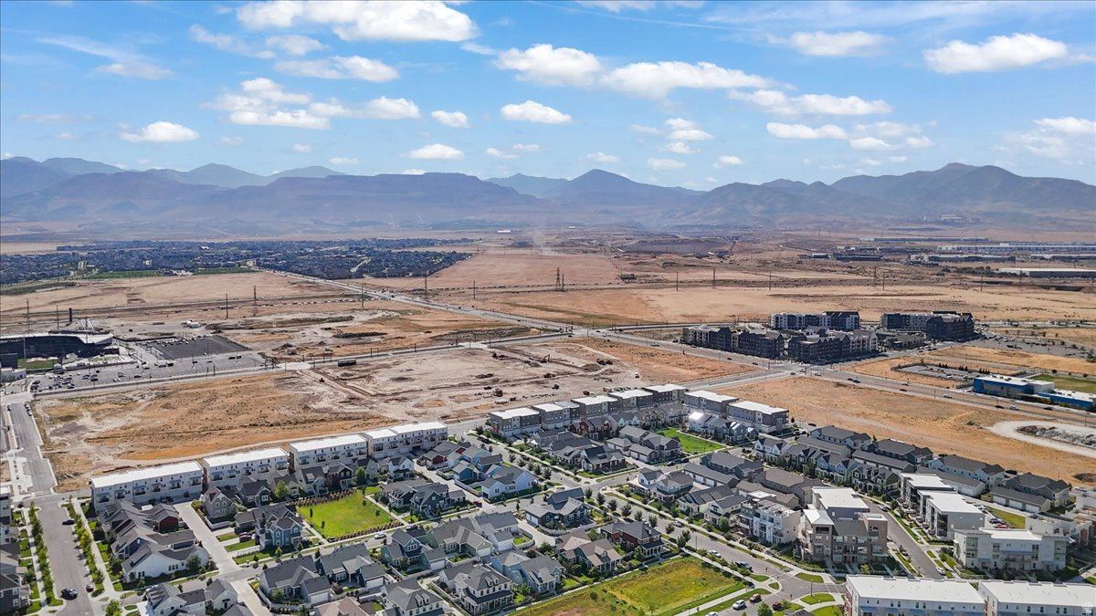 DAYBREAK - Residential