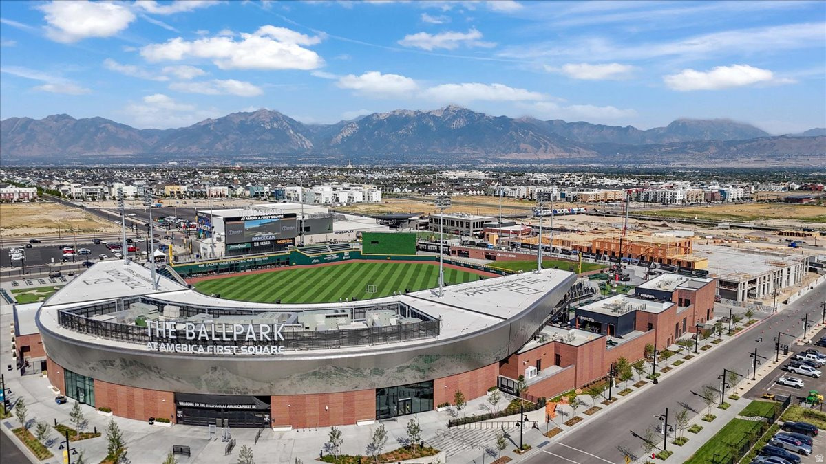 DAYBREAK - Residential