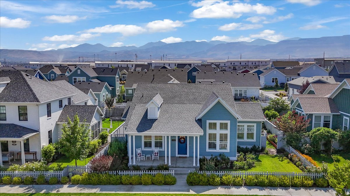 DAYBREAK - Residential