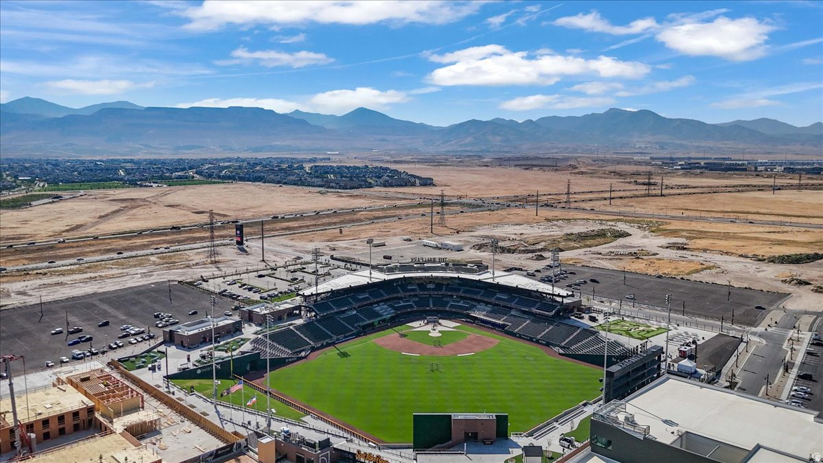 DAYBREAK - Residential