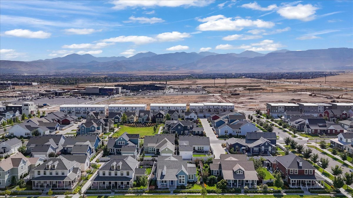 DAYBREAK - Residential