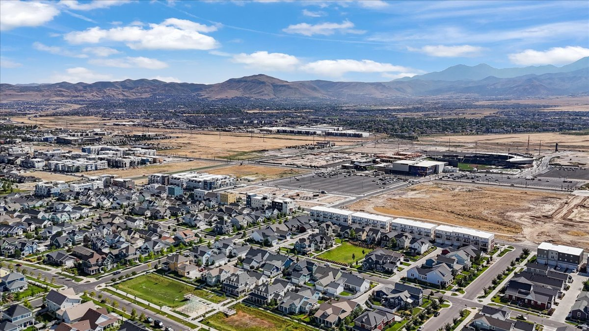 DAYBREAK - Residential